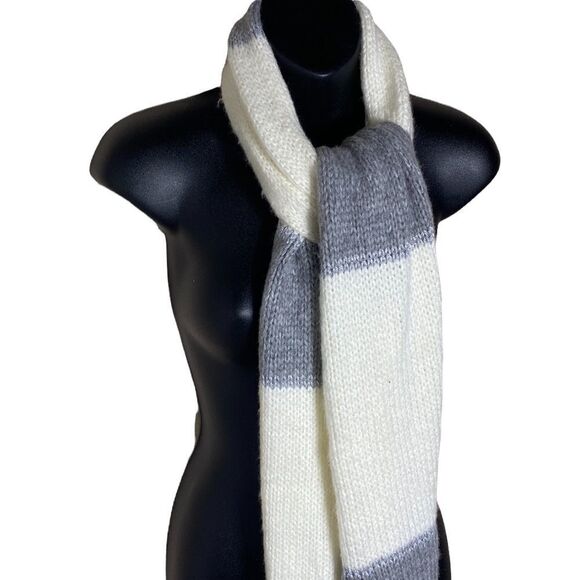 Thick knit grey and white scarf with silver detail on the grey - Picture 2 of 5